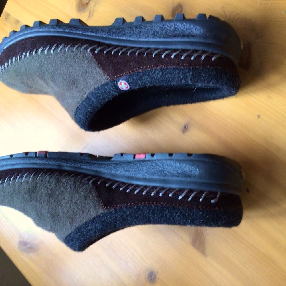 Wenger Swiss Brown & Black Wool Shoes and/or Slippers Size 7